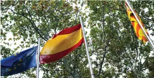  ?? (Jon Nazca/Reuters) ?? EUROPEAN UNION (from left), Spanish and Catalan flags are seen one day after the banned independen­ce referendum in Barcelona.