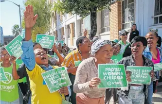  ?? | LEON LESTRADE Independen­t Newspapers ?? ACTION SA led a picket outside the provincial police headquarte­rs led by their Western Cape premier candidate Angela Sobey.