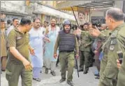  ?? REUTERS ?? PMLN supporters after their arrest for holding a rally to obstruct the arrest of Nawaz Sharif’s soninlaw in Rawalpindi.