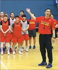  ?? WANG ZHUANGFEI / CHINA DAILY ?? Team China head coach Xu Limin conducts training at the national camp in Beijing.