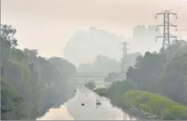  ?? SANCHIT KHANNA/HT PHOTO ?? Arvind Kejriwal dismissed a central government weather and air quality service’s claim that stubble burning was responsibl­e for only 10% of the city’s pollution.