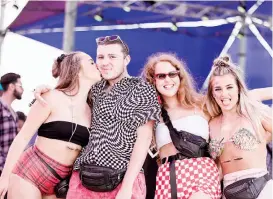  ??  ?? Marnie Fontana gives Aaron Gales a sneaky kiss while enjoying the Beyond the Valley festival with Belinda Cracknell and Sam Reece to kick start 2019.