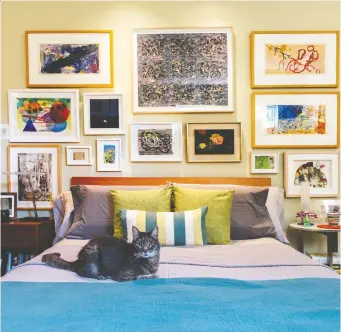  ?? PHOTOS: BILL O’LEARY/FOR THE WASHINGTON POST ?? Chris and Beverly With’s bedroom decor includes a wall filled with art works they collected over the years. (The cat, however, is real.)