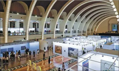  ?? PROVIDED TO CHINA DAILY ?? People visit the recent ART021 fair, which took place from Nov 12 to 15 at the Shanghai Exhibition Center, during the second Shanghai Internatio­nal Art Trade Month.