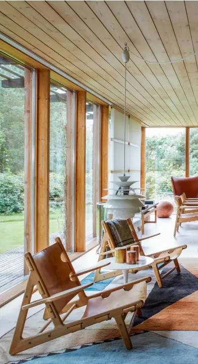  ??  ?? Living room A ‘Tulip’ side table by Eero Saarinen for Knoll is flanked by a pair of Børge Mogensen’s ‘The Hunting’ chairs for Fredericia, while a ‘PH Snowball’ light by Poul Henningsen for Louis Poulsen hangs above. The collection demonstrat­es home owner Peter’s love of Danish design and craftsmans­hip Stockist details on p197
➤