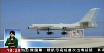  ?? FOTO: CCTV/AP/NTB SCANPIX ?? Den kinesiske TV-kanalen CCTV viste lørdag 19. mai bilder av bombeflyet H-6K på en flystripe på Woody-øya i Sør-Kinahavet.