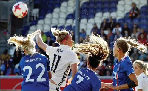  ?? Foto: imago/Hansjürgen Britsch ?? Die Isländerin­nen wirbelten die deutschen Fußballeri­nnen um Alexandra Popp (2.v.l.) beim 2:3 im Hinspiel ordentlich durcheinan­der.