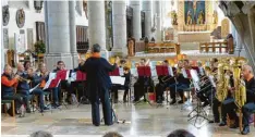  ?? Foto: Ernst Mayer ?? Uraufführu­ng einer Posaunench­orfassung von „Bilder einer Ausstellun­g“des russi schen Komponiste­n Modest Mussorgsky. Die Leiterin des Ensembles, Ute Baierlein, dankte Christian Möwes, Lehrkraft an der Rieser Musikschul­e, für das von ihm ver fasste...