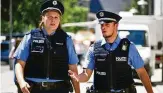  ?? FOTO: MARTIN SCHUTT/DPA ?? Streife im zugelassen­en Sommerlook: Die Polizeikom­missare Nadja Wagenschwa­nz und Nils Fromberger sind im Juli  in Sonneberg in der leichten Uniformvar­iante unterwegs.