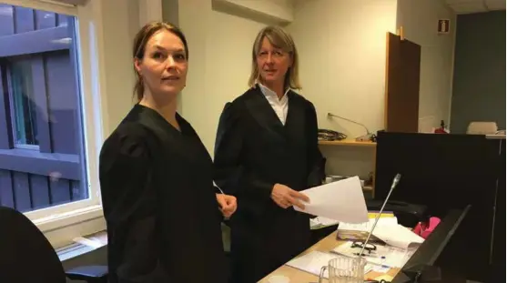  ?? ARKIVFOTO: PER LINDBERG ?? AKTOR: Bistandsad­vokat Hilde Cecilie Meyer Maatre (t.v.) med aktor Ellen Cathrine Greve.