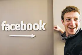  ?? AP FILE PHOTO BY PAUL SAKUMA, ?? Facebook founder Mark Zuckerberg at Facebook headquarte­rs in Palo Alto, Calif. Zuckerberg's boyish appearance, even today, is a reminder of just how young he was when he created what would become the world's biggest social network, back in his dorm...