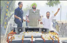  ?? HT PHOTO ?? CM Capt Amarinder Singh during a roadshow in Jalalabad on Wednesday.