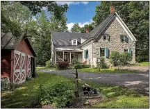  ?? The New York Times/TONY CENICOLA ?? The Stone House Bed & Breakfast, built by a Dutchman in the early 18th century, now welcomes overnight guests in Hurley, N.Y.