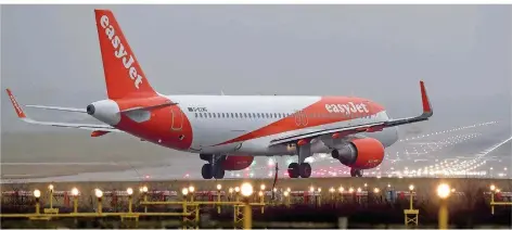  ?? FOTO: FULLER/DPA ?? Die britische Billigflug­gesellscha­ft Easyjet plant ab Berlin Flüge nach Frankfurt, Stuttgart, München und Düsseldorf.