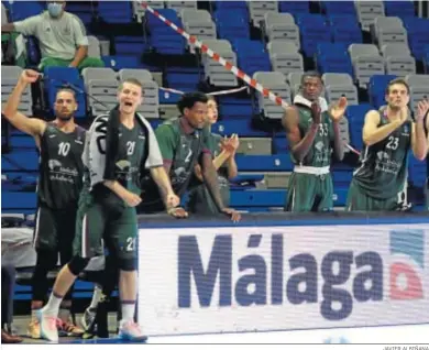  ?? JAVIER ALBIÑANA ?? Los jugadores del Unicaja celebran un canasta durante un partido de Eurocup.