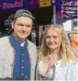  ?? ?? Paul Klieber, 22, und Tara Müller, 21, aus Landsberg, finden die Preise hoch.