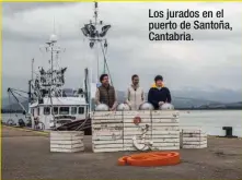  ??  ?? Los jurados en el puerto de Santoña, Cantabria.