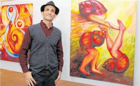  ?? FOTO: TOBIAS REHM ?? Ehsan Nakad präsentier­t ab Freitag seine Kunstwerke in Ochsenhaus­en.