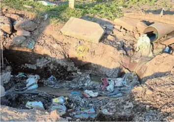  ?? Picture: SUPPLIED ?? HEALTH DANGER: Sewage flowing at a house in Pelem Road