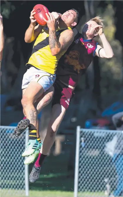  ??  ?? Labrador forward Darryn Thomas marks and (top) umpires count the players. Pictures: MIKE BATTERHAM AND MARK CORNISH