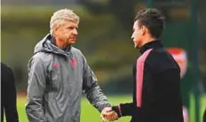  ?? Reuters ?? Arsenal manager Arsene Wenger talks to Laurent Koscielny during team training centre at St Albans yesterday.