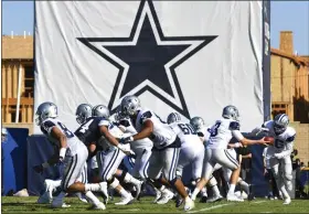  ?? ASSOCIATED PRESS FILE PHOTO ?? The Dallas Cowboys practice at the NFL team’s training camp in Oxnard, Calif., in July 2019.