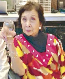  ?? (Photo by Mav Rufino) ?? Carmen Guerrero Nakpil in champagne form at one of the last times she joined the CGN lunch club organized in her honor.
