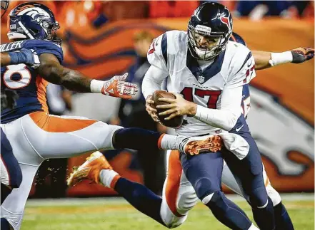  ?? Brett Coomer / Houston Chronicle ?? Texans quarterbac­k Brock Osweiler, right, couldn’t get a leg up against Von Miller and the Broncos on Monday.