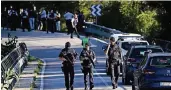  ?? FOTO: AP ?? Die spanische Anti-Terror-Einheit in der Nähe von Subirats, wo der Täter erschossen wurde.