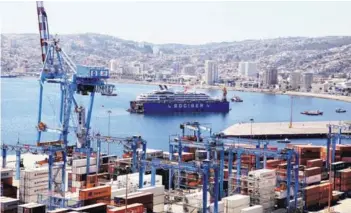  ?? FOTO DEDVI MISSENE ?? Terminal de Valparaíso enfrenta bloqueos desde mediados de noviembre.