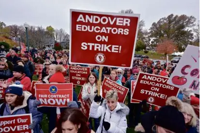  ?? JOSH REYNOLDS FOR THE BOSTON GLOBE ?? Andover teachers and supporters rallied in favor of the teachers’ strike Friday as schools were shuttered by the strike.