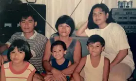  ??  ?? GOOD old days of Mima and Edward (both center) with dad, mom, sister
and cousin.