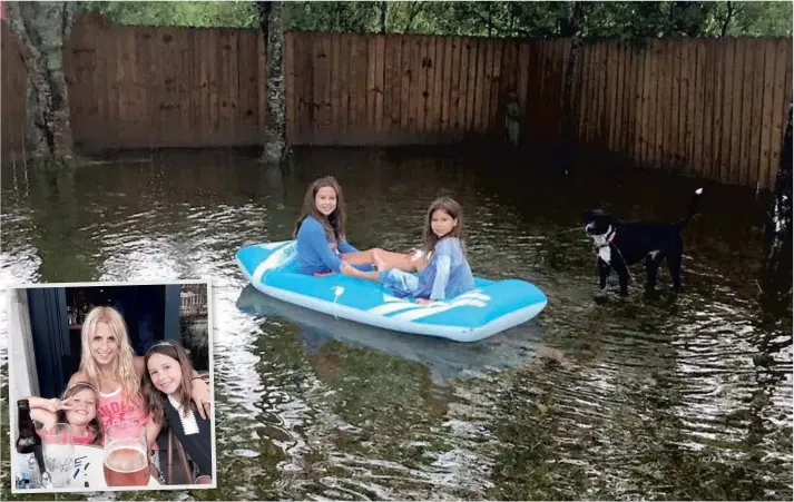  ?? PHOTOS COURTOISIE ?? Julie Lesage, originaire de Trois-Rivières, habite au Texas depuis 14 ans avec son conjoint et ses trois filles. Sur la photo en mortaise, elle pose aux côtés de Juliet, 7 ans, et de Kamilee, 12 ans. Les deux jeunes filles s’amusaient hier à naviguer...