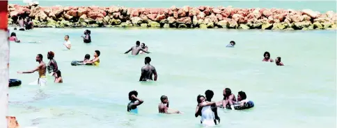  ?? KENYON HEMANS PHOTOS ?? Beachgoers at the Hellshire Beach in St Catherine yesterday.