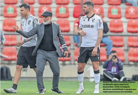  ?? ?? Álvaro Pacheco começou a época no Estoril e agora está no V. Guimarães, onde conseguiu devolver estabilida­de à equipa que mais vezes trocou de treinador.