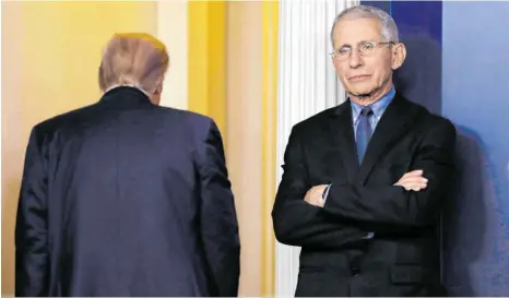  ?? FOTO: YURI GRIPAS/IMAGO IMAGES ?? Die Infektions­zahlen in den USA explodiere­n vor allem in den Südstaaten. Warnungen führender Infektiolo­gen wie Anthony Fauci (re.) schlägt Donald Trump in den Wind.