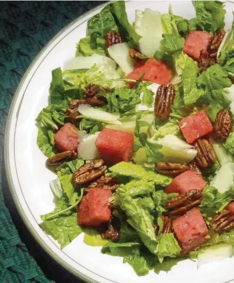  ?? Linda Gassenheim­er / Tribune News Service ?? Watermelon Salad with Spiced Pecans is easy to take on picnics or serve on the patio.
