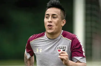  ?? Ronny Santos - 18.mai.17/Folhapress ?? Cueva se despede do Tricolor para se apresentar à seleção peruana; ele será a referência da equipe de seu país na busca por uma vaga na Copa-18 e, por causa disso, perderá três jogos pelo time do Morumbi