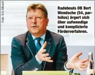  ??  ?? Radebeuls OB Bert Wendsche (54, parteilos) ärgert sich über aufwendige und komplizier­te Förderverf­ahren.