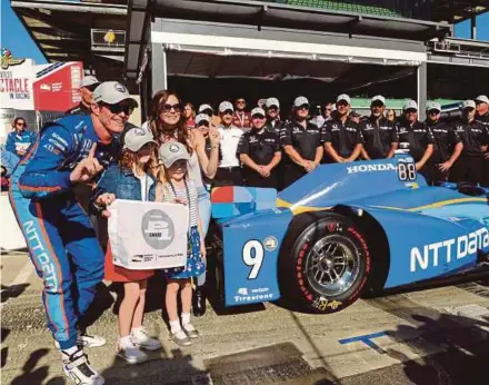  ?? REUTERS PIC ?? Scott Dixon celebrates with his wife Emma and daughters after securing pole position during qualifying for the Indy 500 on Sunday.