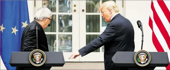  ?? AP-BILD: VUCCI ?? EU-Kommission­spräsident Jean-Claude Juncker (links) und US-Präsident Donald Trump nach der Pressekonf­erenz im Weißen Haus.