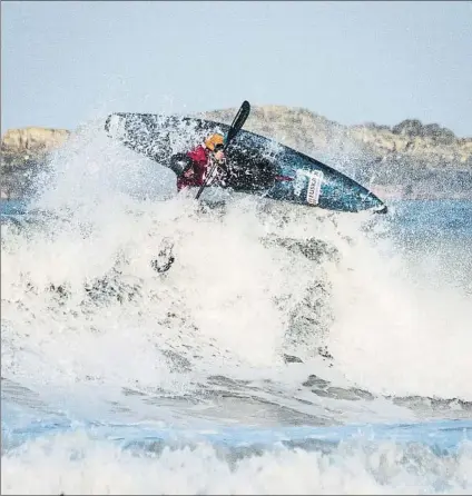  ?? FOTO: EUSKALKIRO­LA ?? En lo más alto La selección de Euskadi ganó en Portrush su quinto mundial en kayak surf