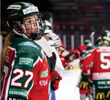  ?? BILD: FREDRIK AREMYR ?? Frölundas Linnea Pettersson Dove under hockeymatc­hen i damettan södra mellan Frölunda och Hovås i november förra året. På lördag väntar nya kval om en plats i SDHL.