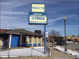  ?? MIKE MCCONNELL — ROYAL OAK TRIBUNE ?? Plans are in the works to turn the shuttered Niki’s diner on Main Street in Royal Oak into a newly owned restaurant called Beppe´ with small plates, sandwiches, appetizers and entrees such as chicken, steak, salmon and pasta dishes. Morelli Eats, LLC is seeking approval for its plan of operations from the city, and anticipate­s getting 20percent of its sales from beer, wine and mixed drinks.