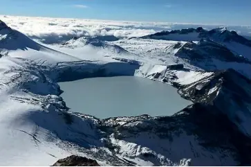  ?? JOSEPH PEARSON/STUFF ?? Mt Ruapehu’s crater lake Te Wai a Moe is slowly heating the Crater Lake temperatur­e has stabilised at 37C and the volcanic Alert Level remains at level 2.