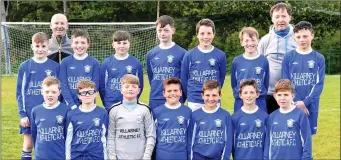  ?? Photo by Michelle Cooper Galvin ?? Killarney Athletic U-13s who defeated Killarney Celtic with their managers John Dineen and Martin Muldoon in Woodlawn Killarney on Monday.