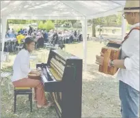  ?? - Crédits : A.L ?? A l’ambiance musicale, Nico au piano et Patrice à l’accordéon.