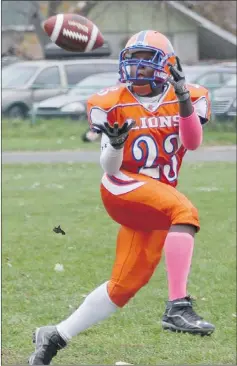  ?? JOHN KENNEY/ THE GAZETTE ?? Alexander John of the North Shore Lions prepares to catch a pass for a touchdown in a losing battle with Sun Youth, which won the game 41-28.