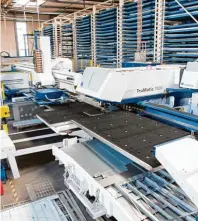  ?? Foto: Herbert Heim, oH ?? Modernste Produktion­sverfahren und rund 100 kompetente Mitarbei ter sorgen bei der de Crignis Blechverar­beitung GmbH für hochwertig­e Produkte.