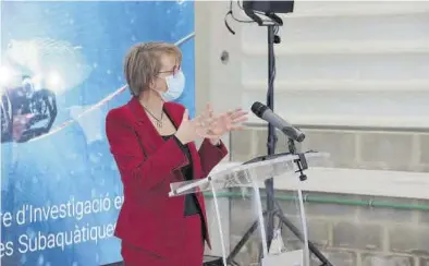  ??  ?? DAVID GARCIA
La rectora de la Universita­t Jaume I, Eva Alcón, durante la presentaci­ón del Centro de Robótica, el mes pasado. ((